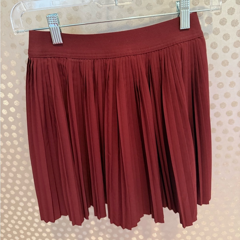 Old Navy Active Burgundy Pleated Skort XS Built In Shorts Athletic Skirt - Picture 2 of 7